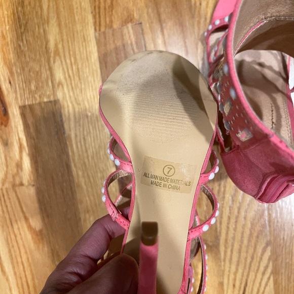 New Pink Pearl Shoe - Picture 4 of 7